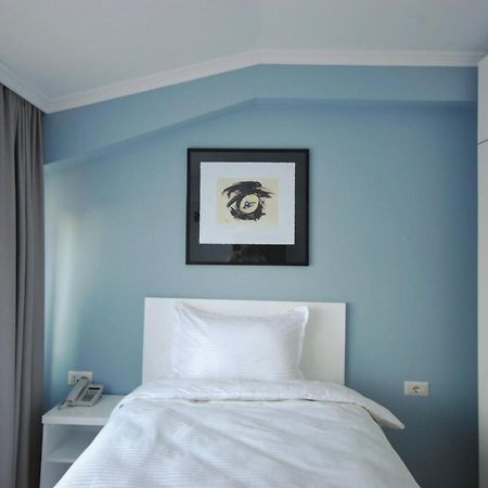 Hotel Callisto Pristina Buitenkant foto