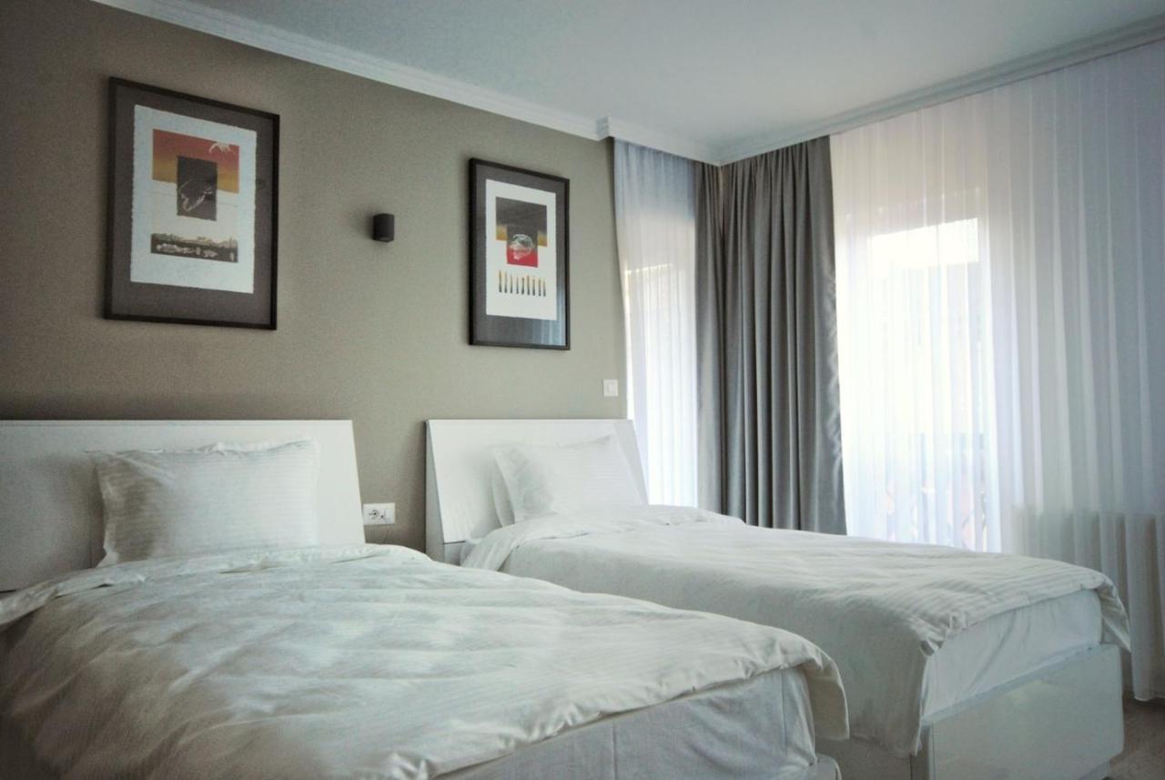 Hotel Callisto Pristina Buitenkant foto