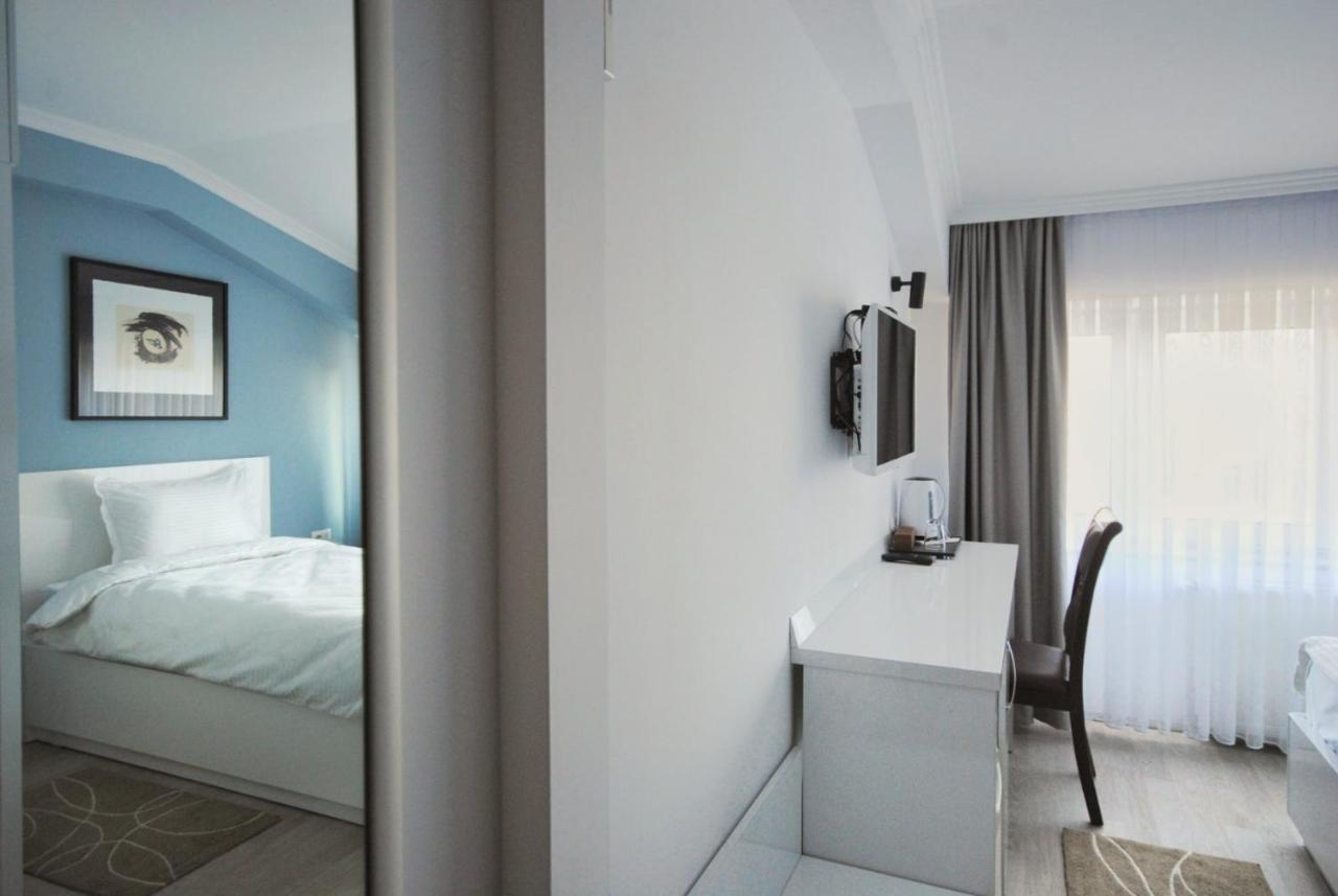 Hotel Callisto Pristina Buitenkant foto