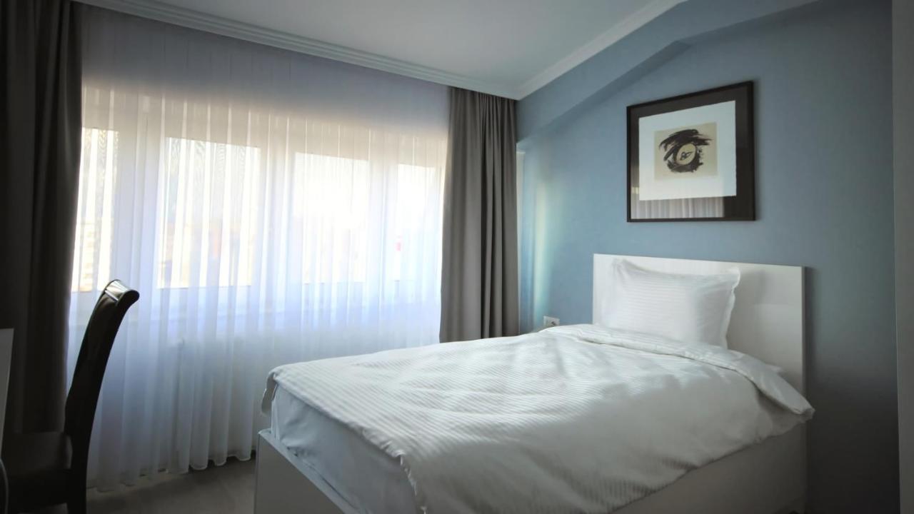 Hotel Callisto Pristina Buitenkant foto