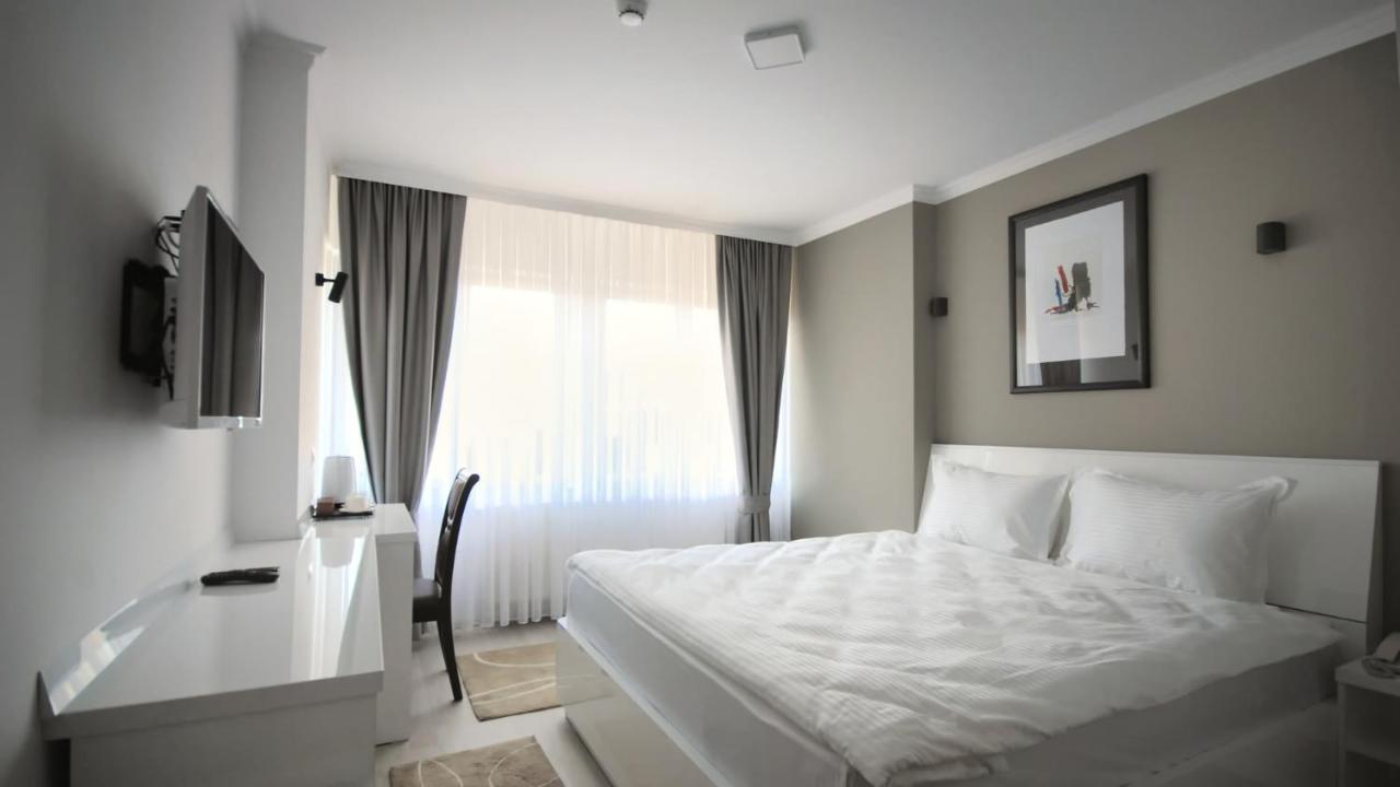 Hotel Callisto Pristina Buitenkant foto