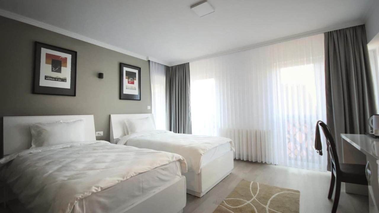 Hotel Callisto Pristina Buitenkant foto