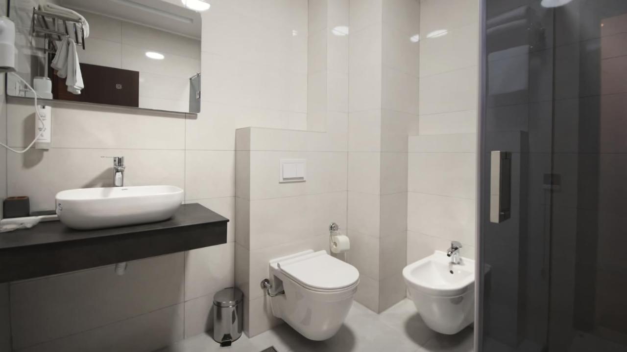 Hotel Callisto Pristina Buitenkant foto