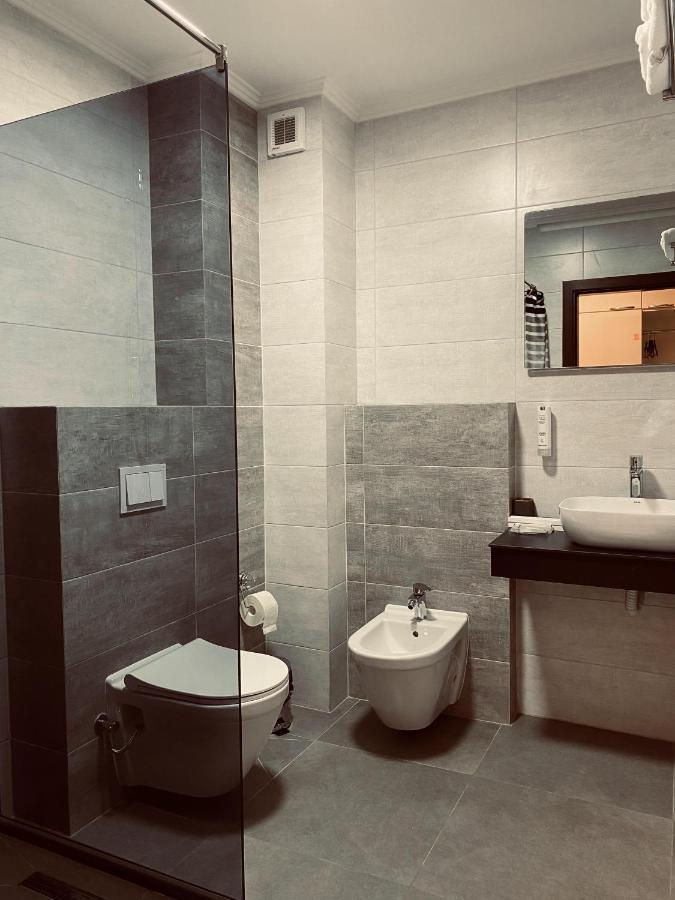 Hotel Callisto Pristina Buitenkant foto