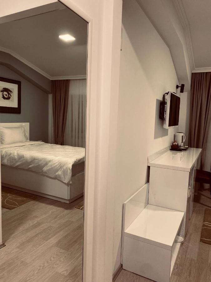 Hotel Callisto Pristina Buitenkant foto