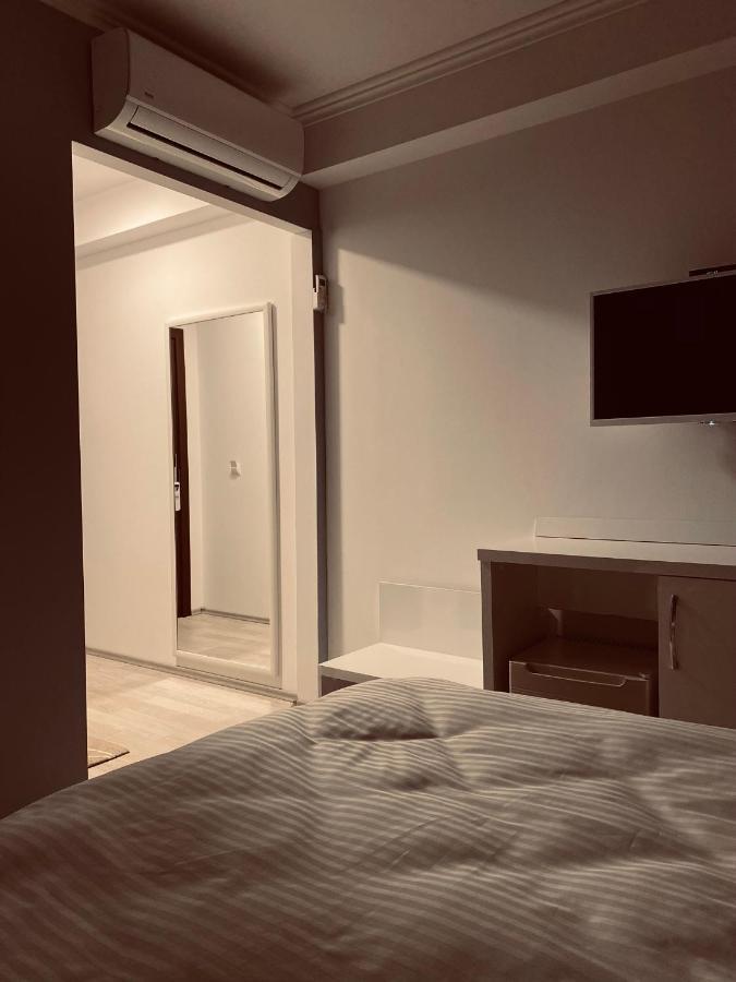 Hotel Callisto Pristina Buitenkant foto