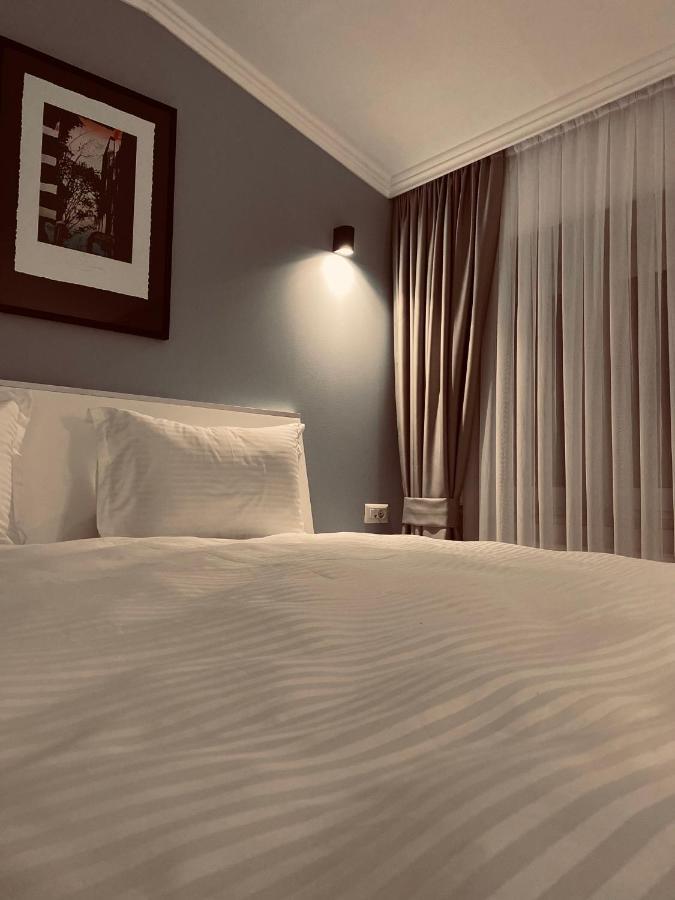 Hotel Callisto Pristina Buitenkant foto