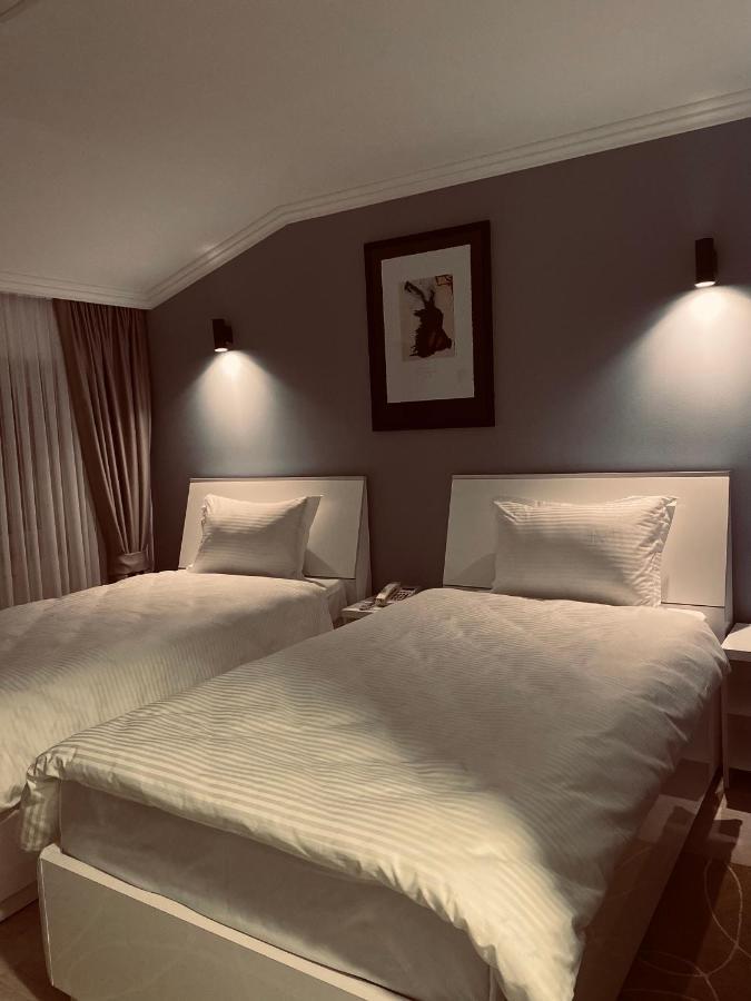 Hotel Callisto Pristina Buitenkant foto